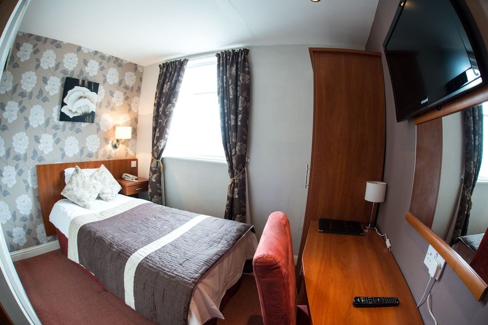 Thomas James Hotel Single Room