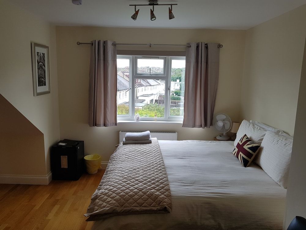 Kathleen House Deluxe Double Room, Shared Bathroom, Garden View