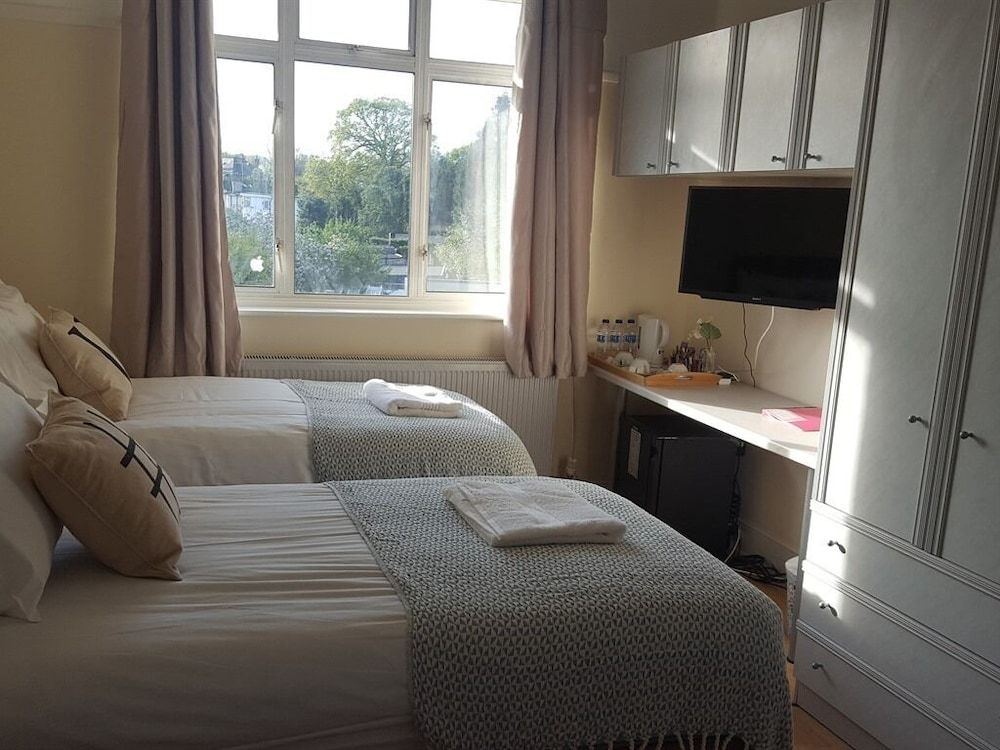 Kathleen House Triple Room, Shared Bathroom, Garden View 2