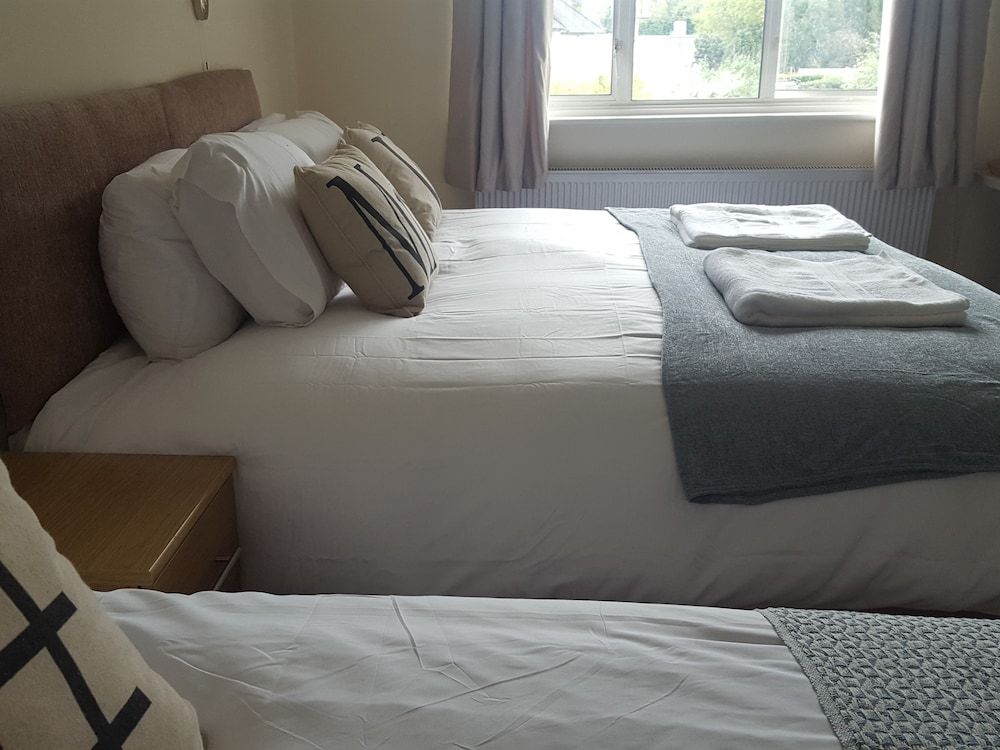 Kathleen House Triple Room, Shared Bathroom, Garden View