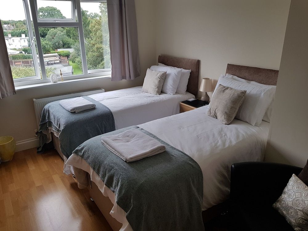 Kathleen House Deluxe Double Room, Shared Bathroom, Garden View 4