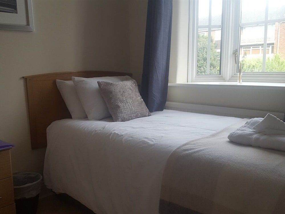 Kathleen House Single Room, Shared Bathroom 3