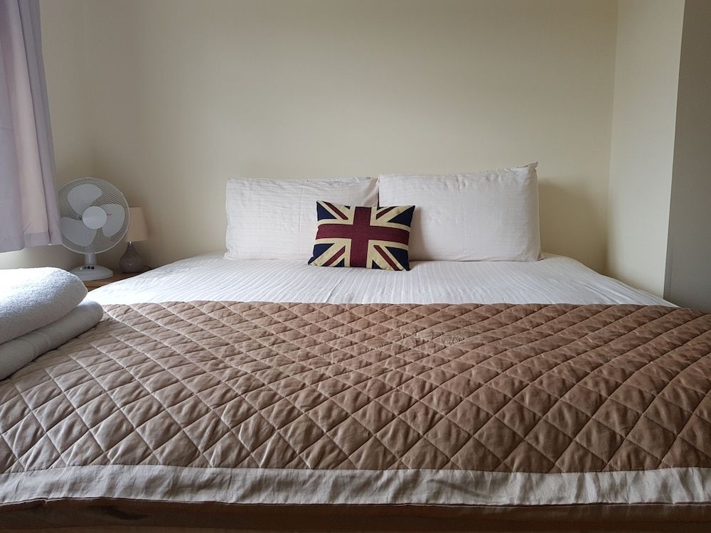 Kathleen House Deluxe Double Room, Shared Bathroom, Garden View 2