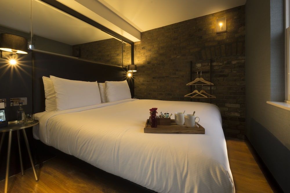 Camden Enterprise Hotel & Pub Deluxe Double Room 8