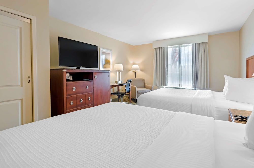 Best Western North Roanoke Standard Room, 2 Queen Beds, Non Smoking, Refrigerator & Microwave (1st Floor) 2