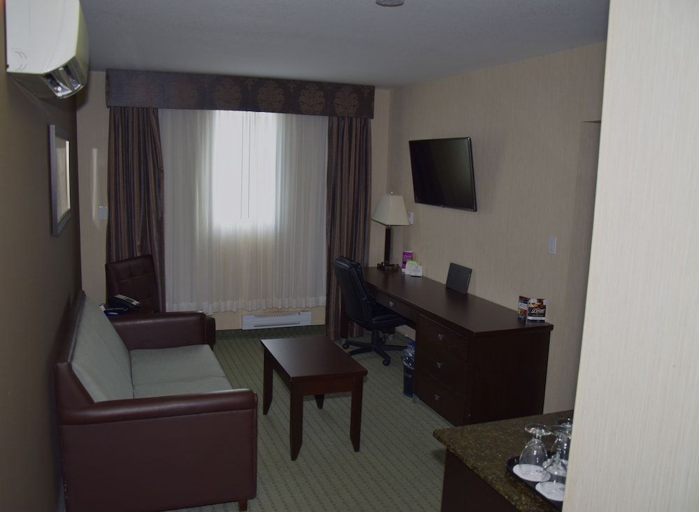 Coast Lethbridge Hotel & Conference Centre Premium Suite, 1 King Bed (Coast Premium King Junior Suite) 2