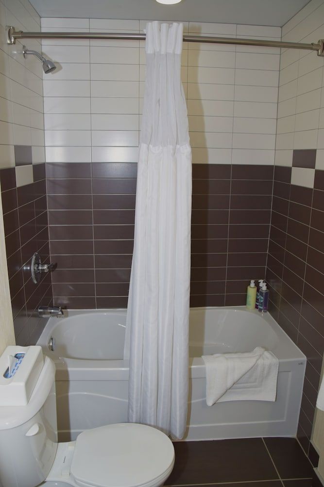 Coast Lethbridge Hotel & Conference Centre Premium Suite, 1 King Bed (Coast Premium King Junior Suite) 5