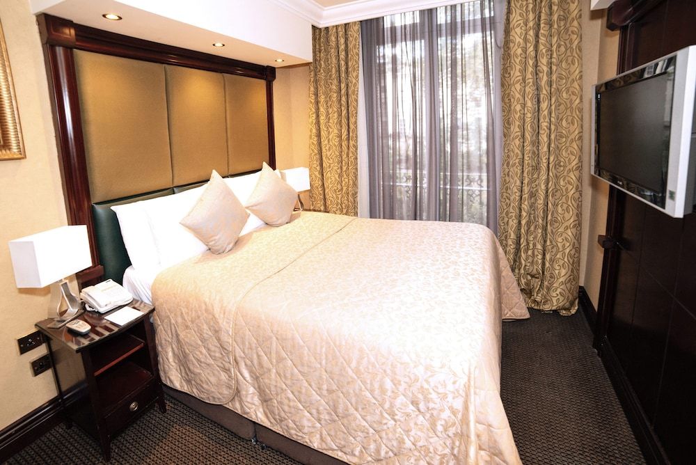 The Premier Notting Hill Deluxe Room 2