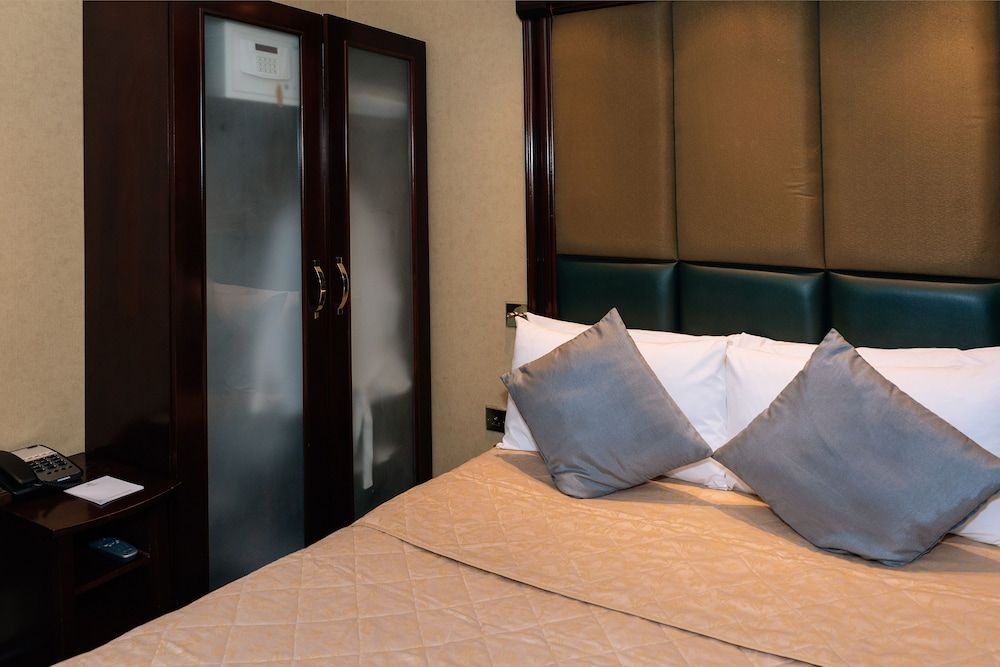 The Premier Notting Hill Deluxe Room 4