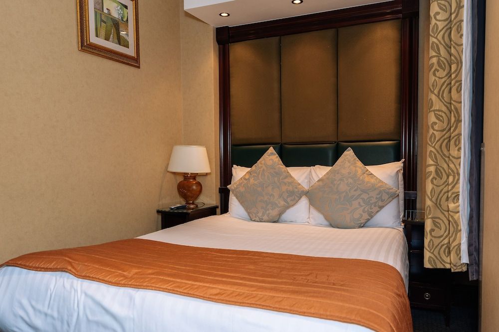 The Premier Notting Hill Deluxe Room 3