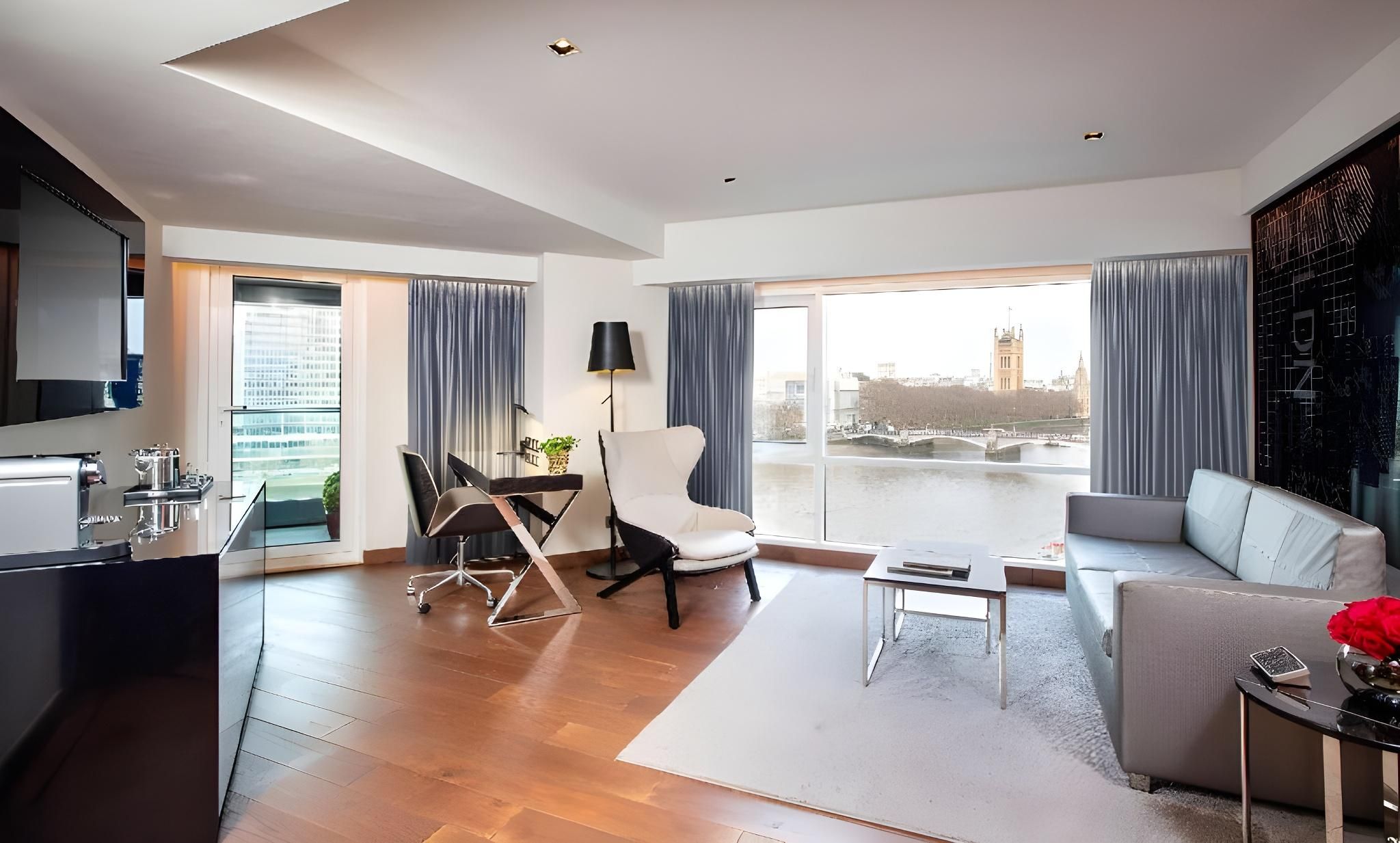 One-Bedroom Suite with Kitchenette and River View