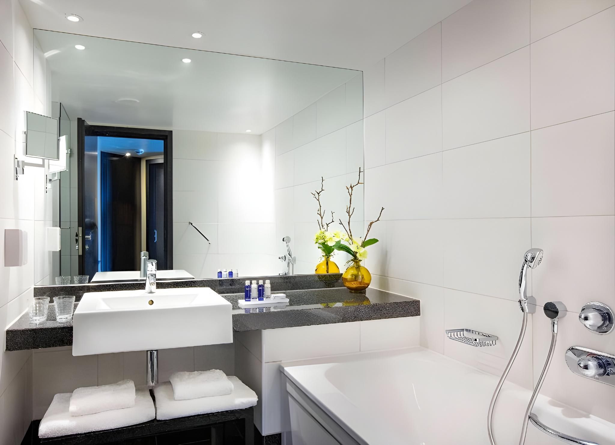 undefined Park Plaza London Riverbank 6