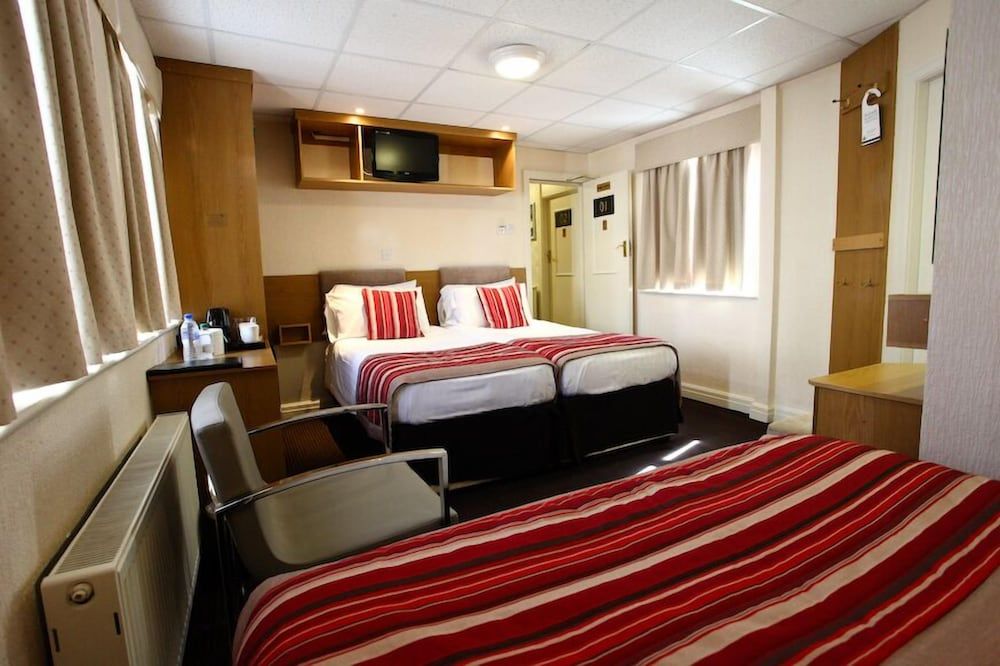 Clifton Court Metro Hotel
