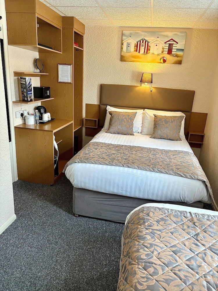 undefined Clifton Court Metro Hotel 6