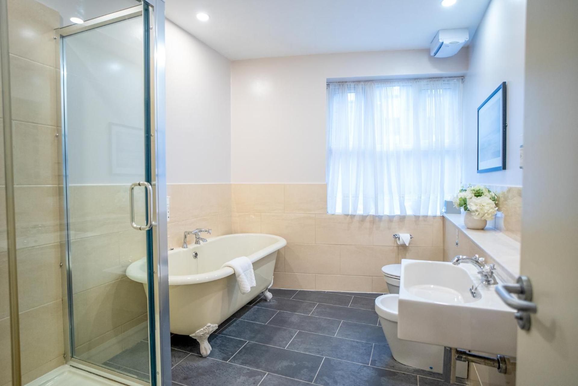 The County Hotel Suite