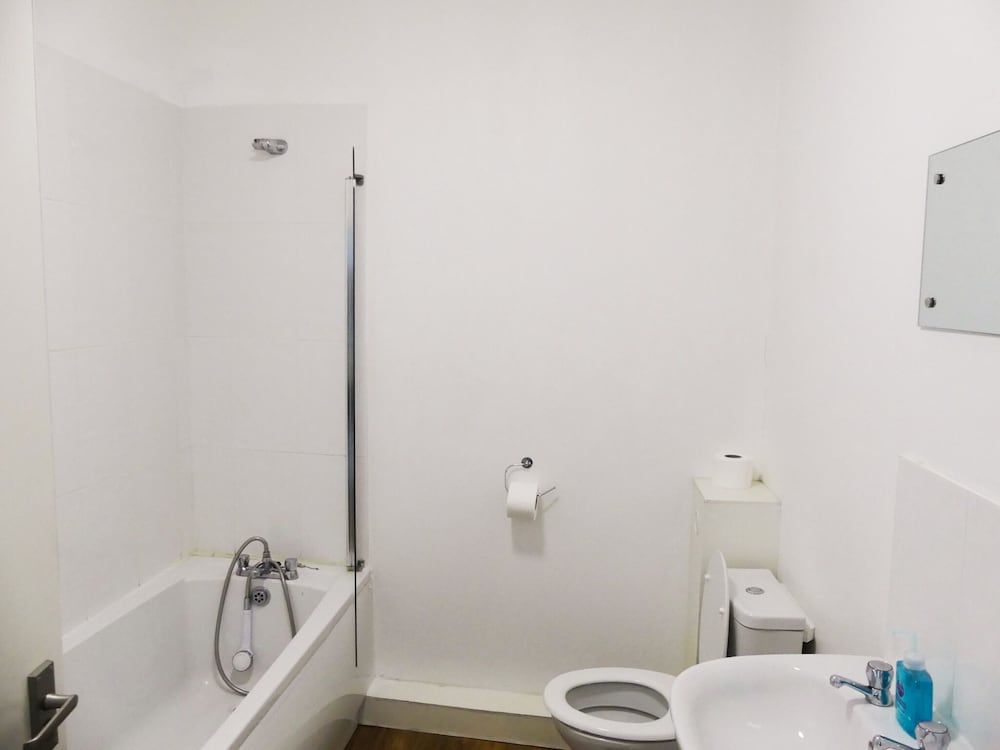 Royal Ashton Hotel Economy Apartment, Ensuite 3