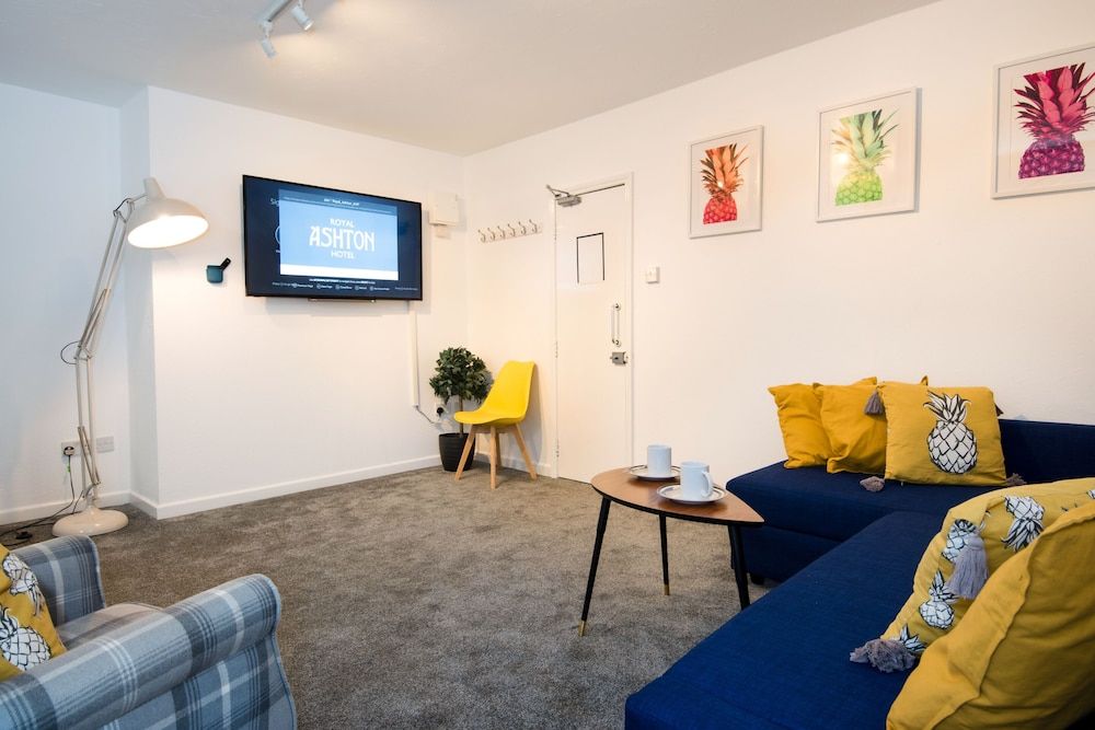 Royal Ashton Hotel Economy Apartment, Ensuite (Ground Floor) 5