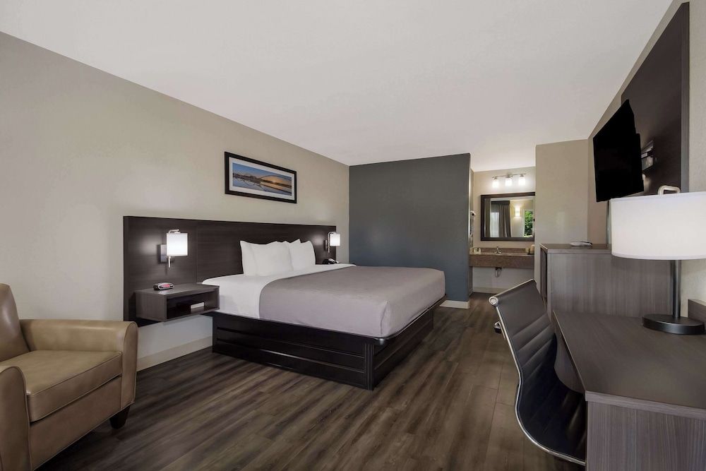 Standard Room, 1 King Bed, Non Smoking