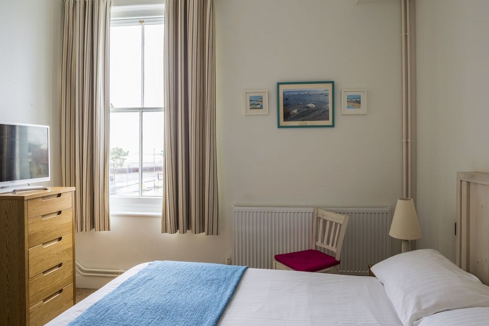 The Beach Hotel Deluxe Double Room 4