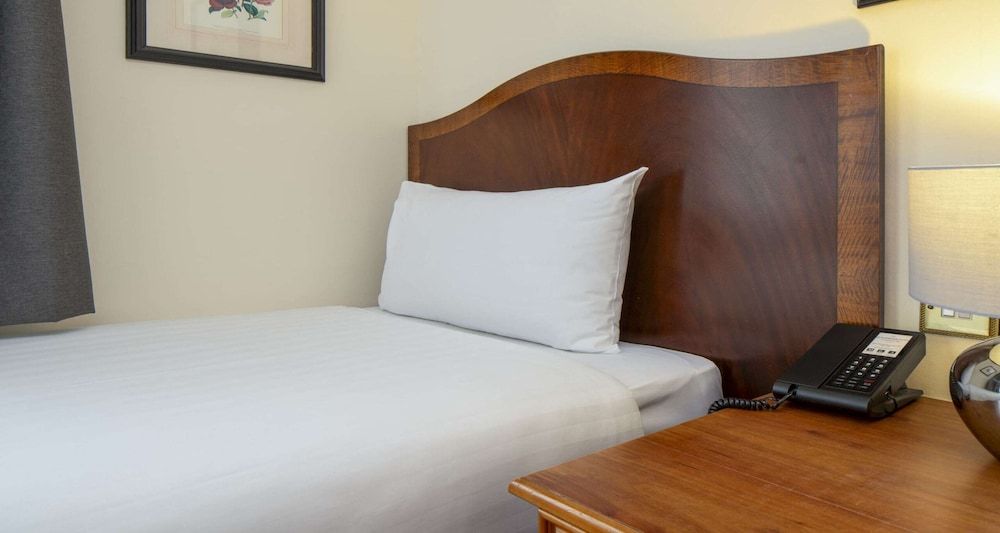 Bournemouth Carlton Hotel, BW Signature Collection Standard Room, 1 Twin Bed, Non Smoking 3