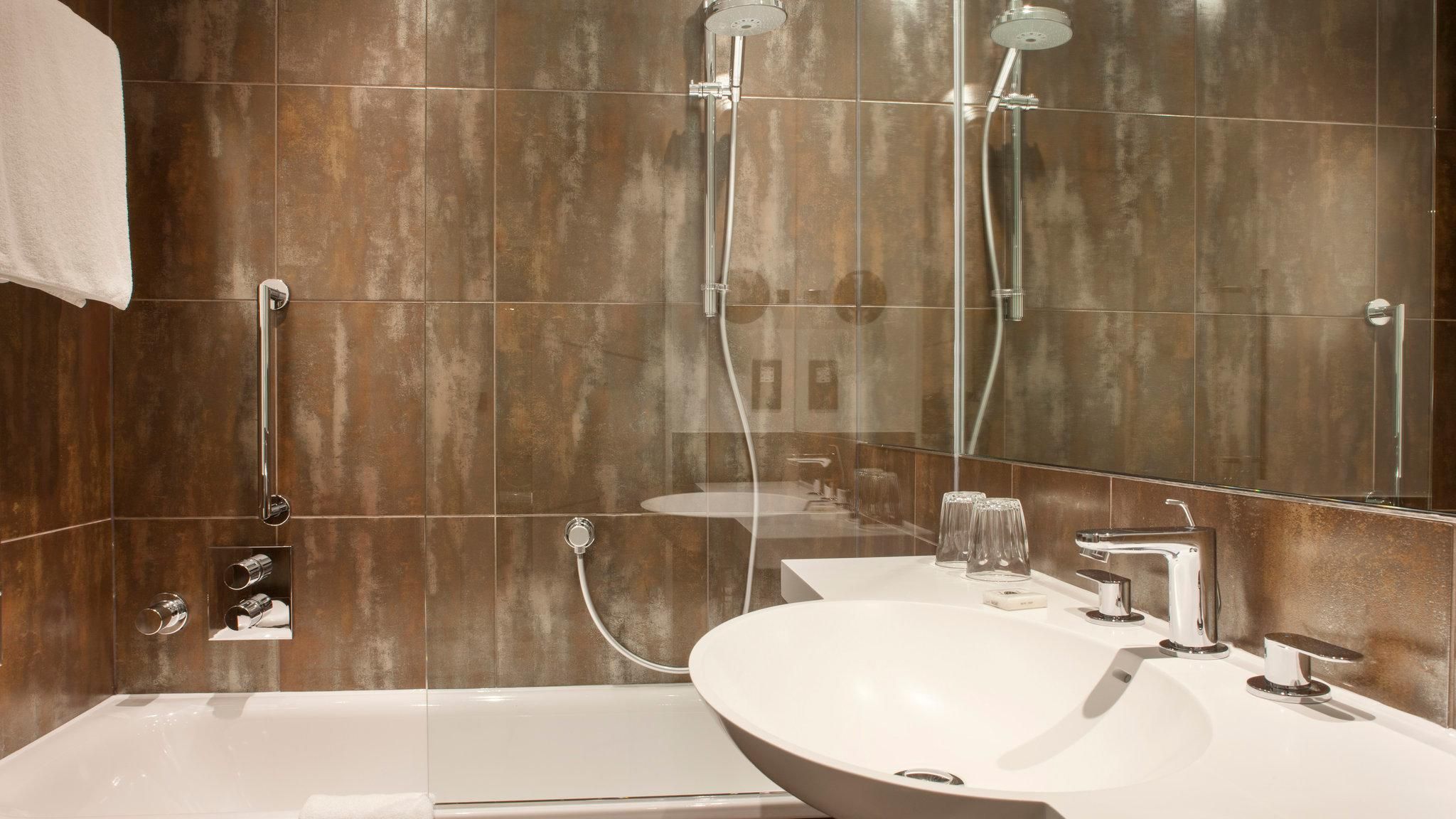 Crowne Plaza London - Kings Cross by IHG 1 Queen Bed Standard 3