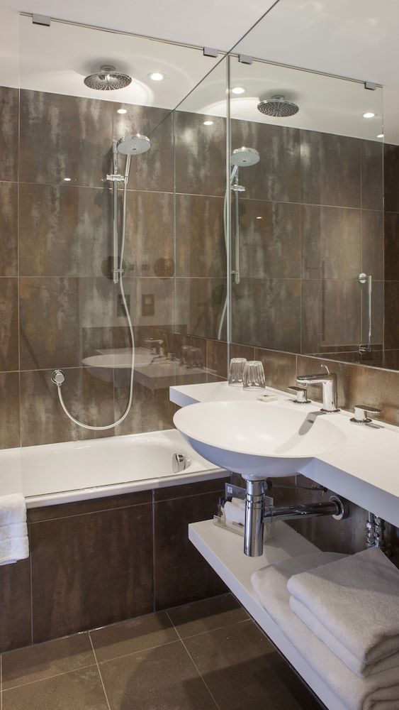 Crowne Plaza London - Kings Cross by IHG Standard Room, 1 Queen Bed 5