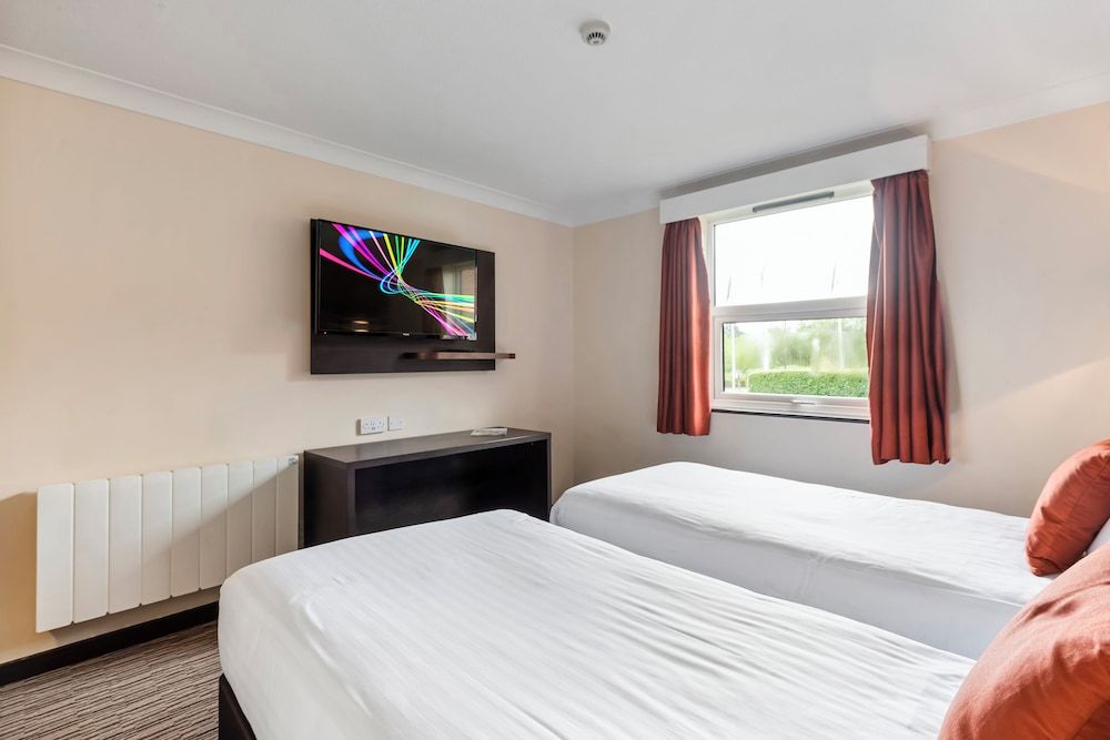 Dragonfly Hotel Bury St Edmunds Standard Twin Room 4