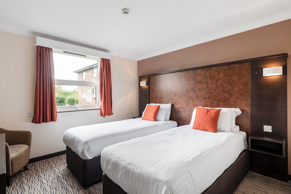 Dragonfly Hotel Bury St Edmunds Standard Twin Room 6