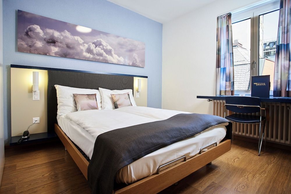 Bristol Hotel Small Budget Double Room 3