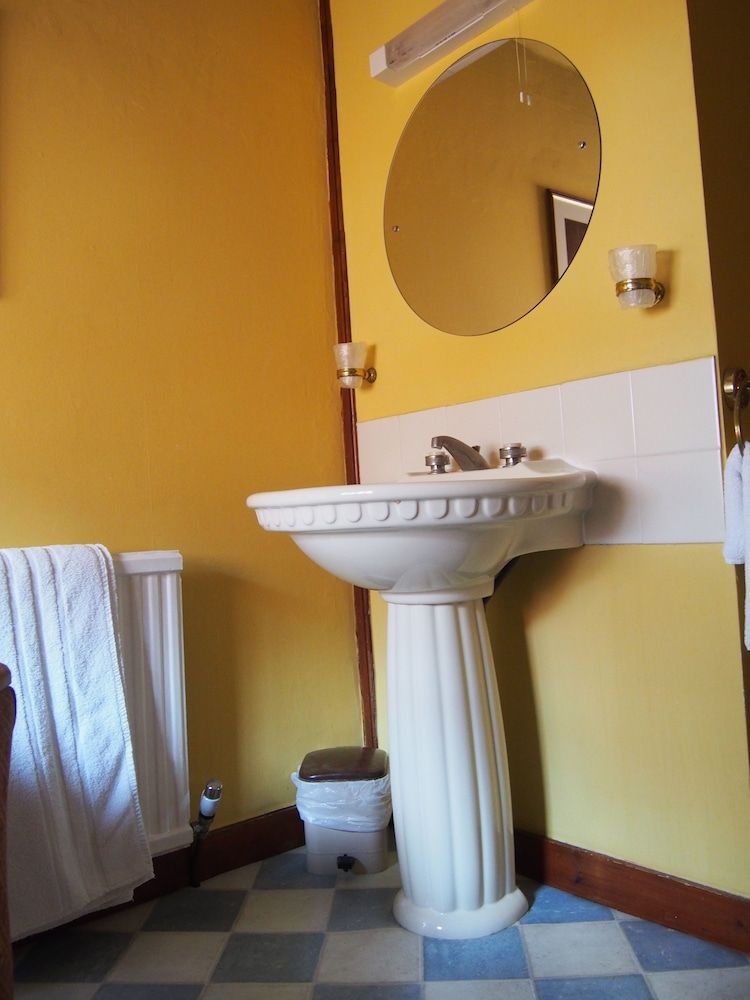 Wrangham House Hotel Double Room, 1 King Bed, Bathtub 5