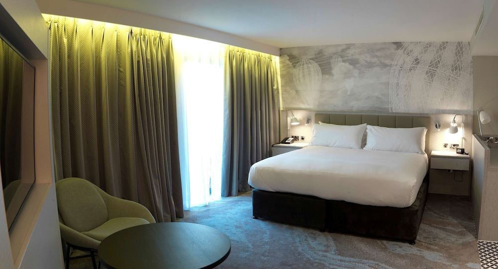 Family Room, 1 King Bed (Deluxe)
