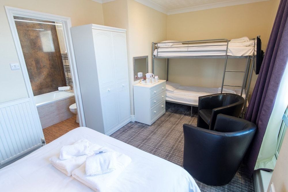 Family Room, Multiple Beds