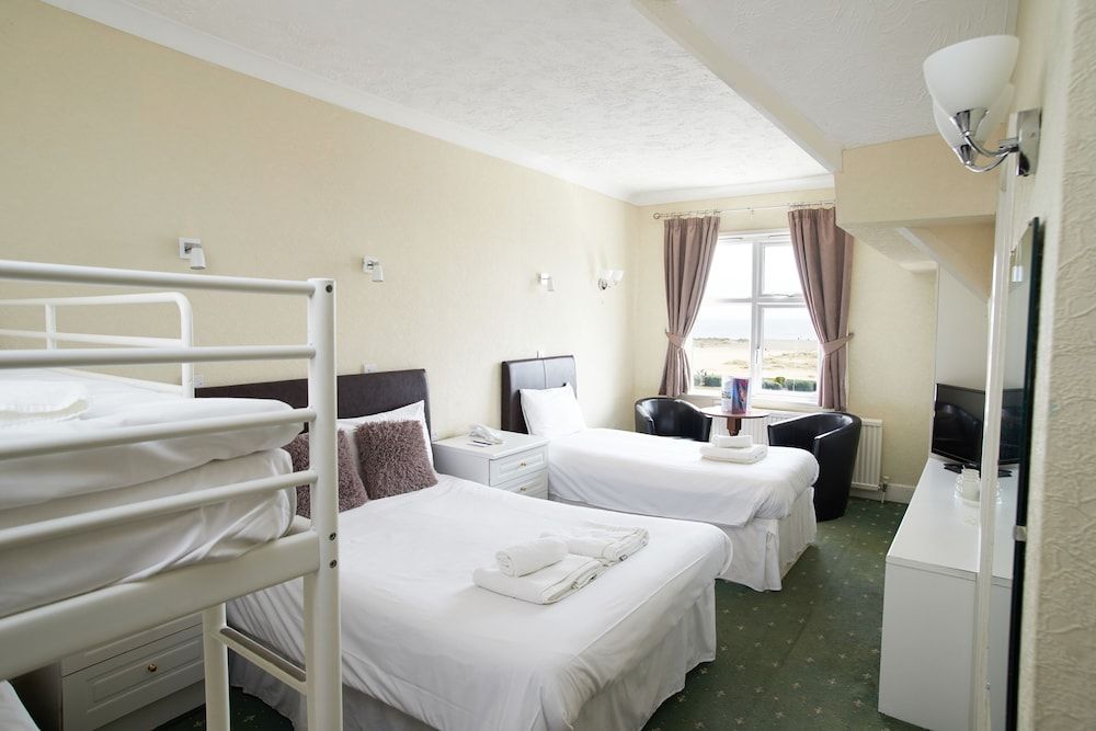 Family Room, Multiple Beds