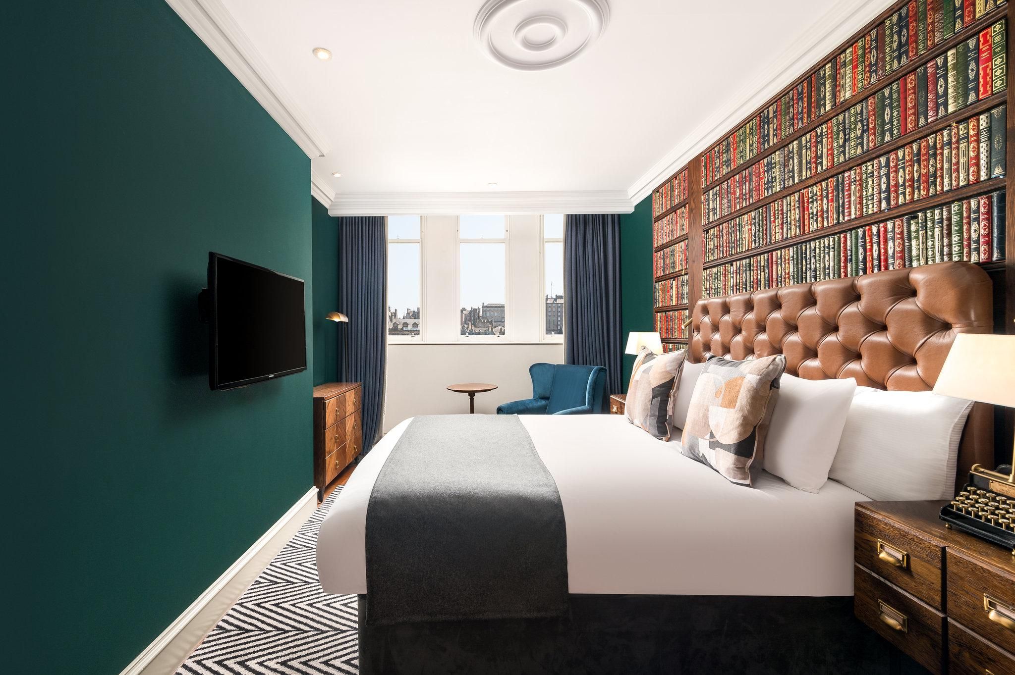 1 Queen Bed Standard City View