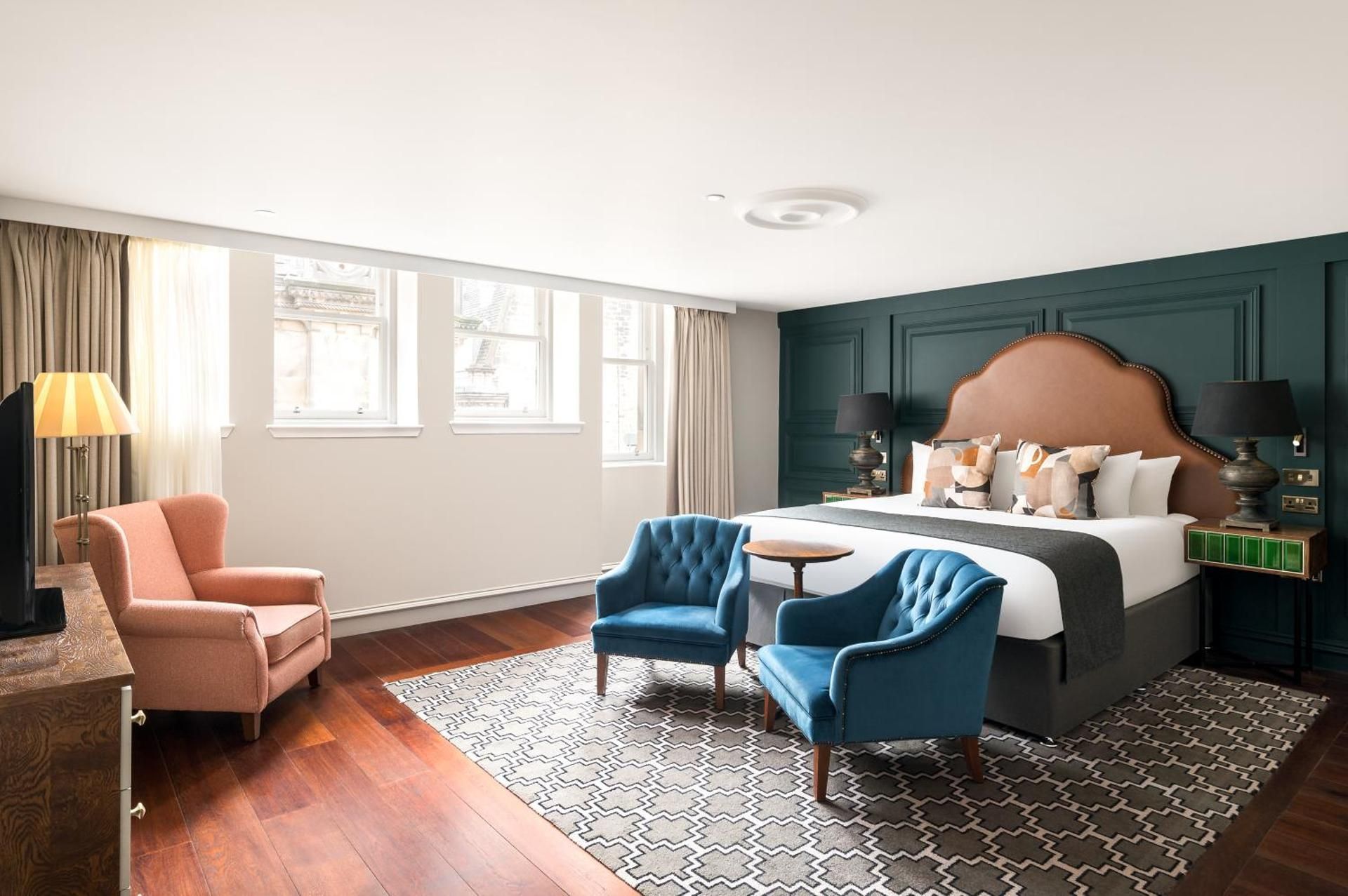 1 King Bed Premium City View