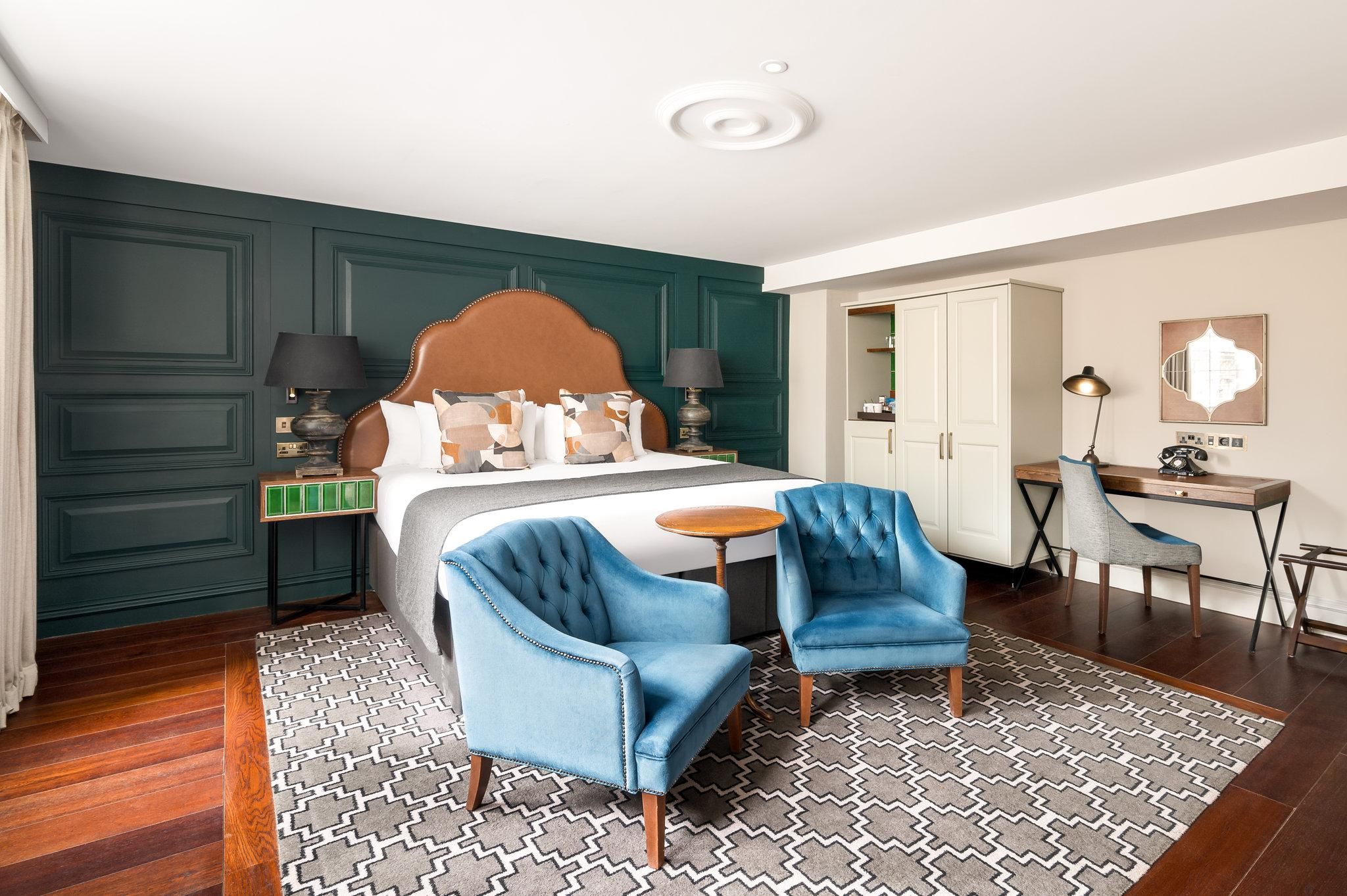 1 King Bed Premium