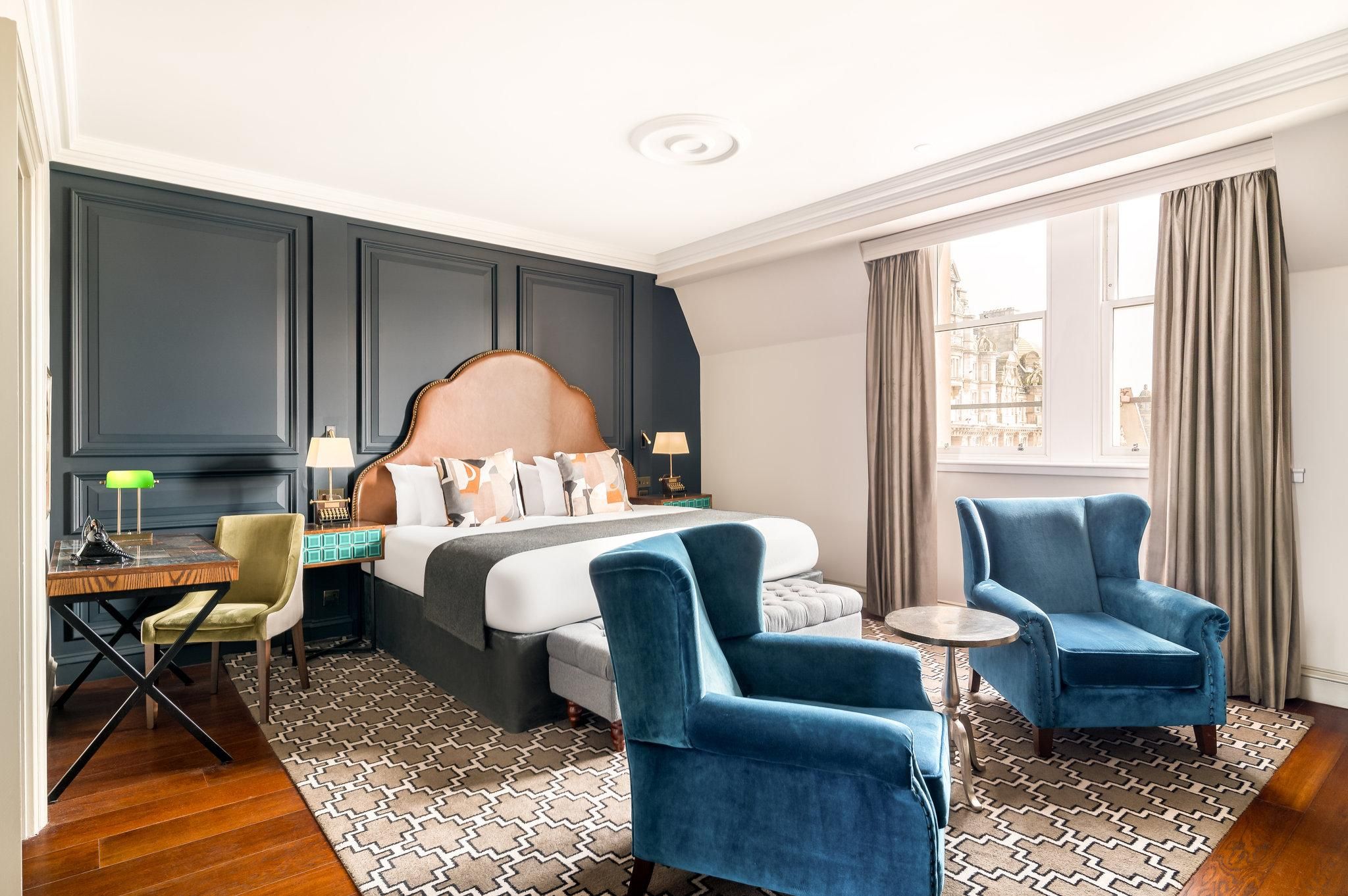1 King Bed Suite City View