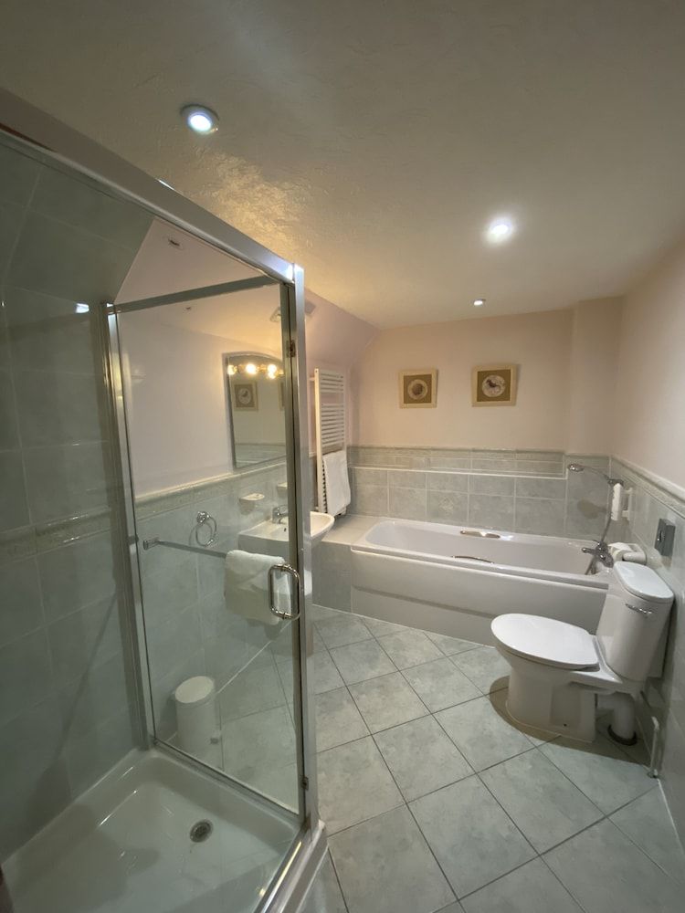 The Priory Hotel Family Double Room 6