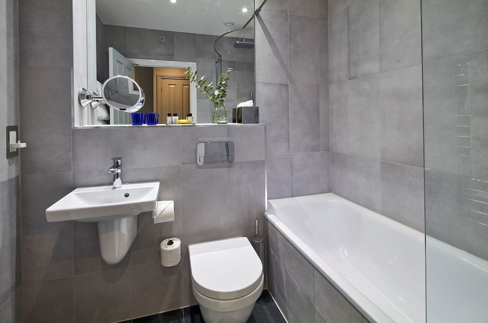 Mandolay Hotel Guildford Double Deluxe 3