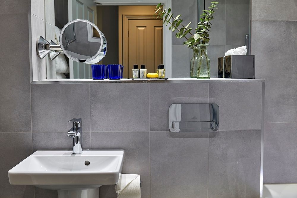 Mandolay Hotel Guildford Double Deluxe 4