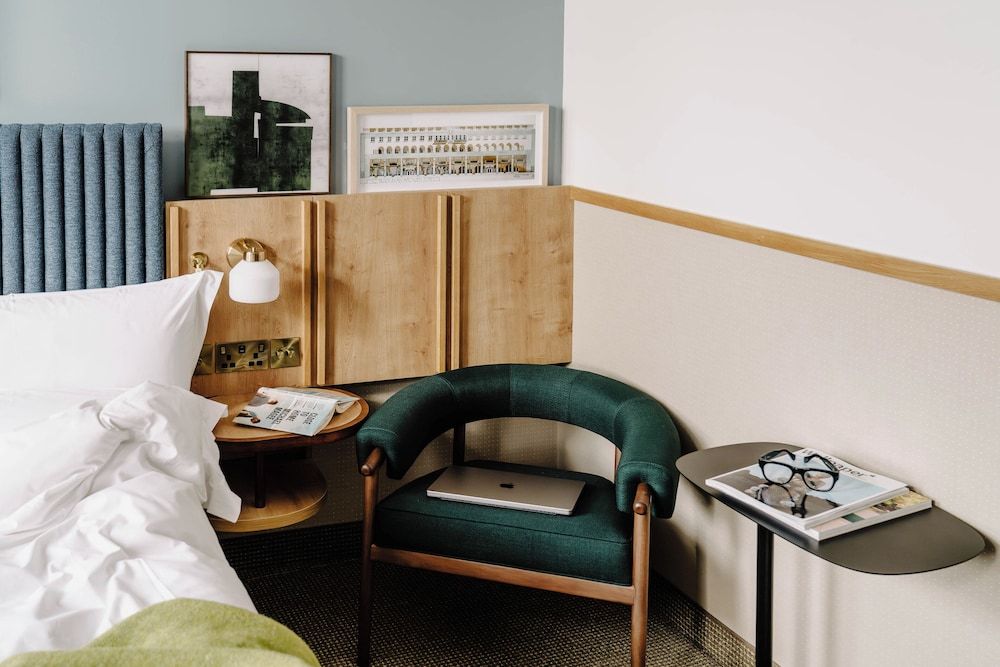 Club Quarters Hotel London City Standard Room, Accessible 4