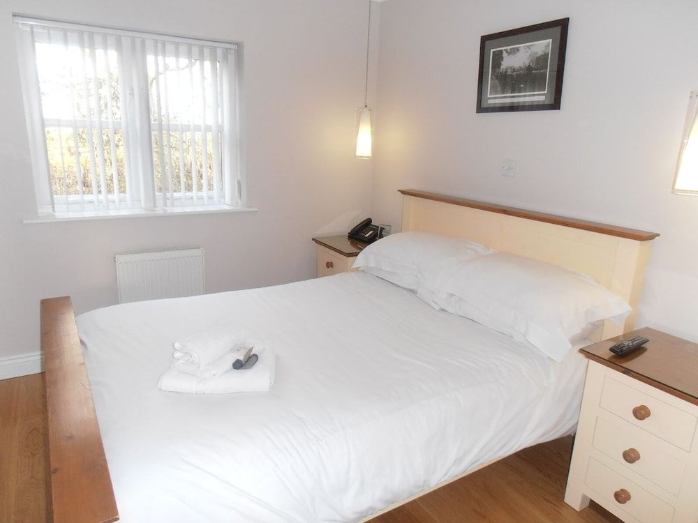 Hollies Hotel Cottage, 3 Bedrooms (5 guests)
