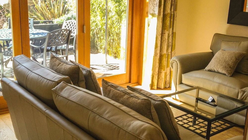 Hollies Hotel Cottage, 3 Bedrooms (5 guests) 5