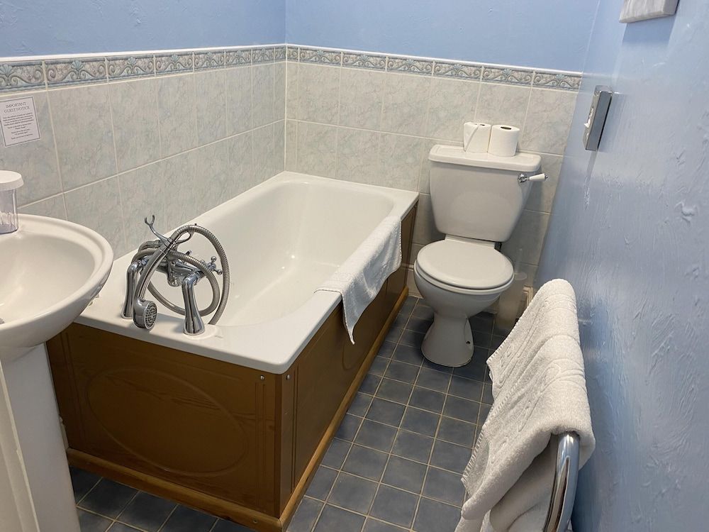 The Belmont Hotel Classic Double Room, Ensuite, Garden View (Room 3) 3