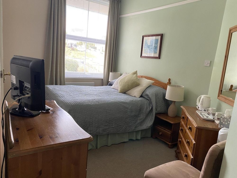 Classic Double Room, Ensuite, Garden View (Room 9)