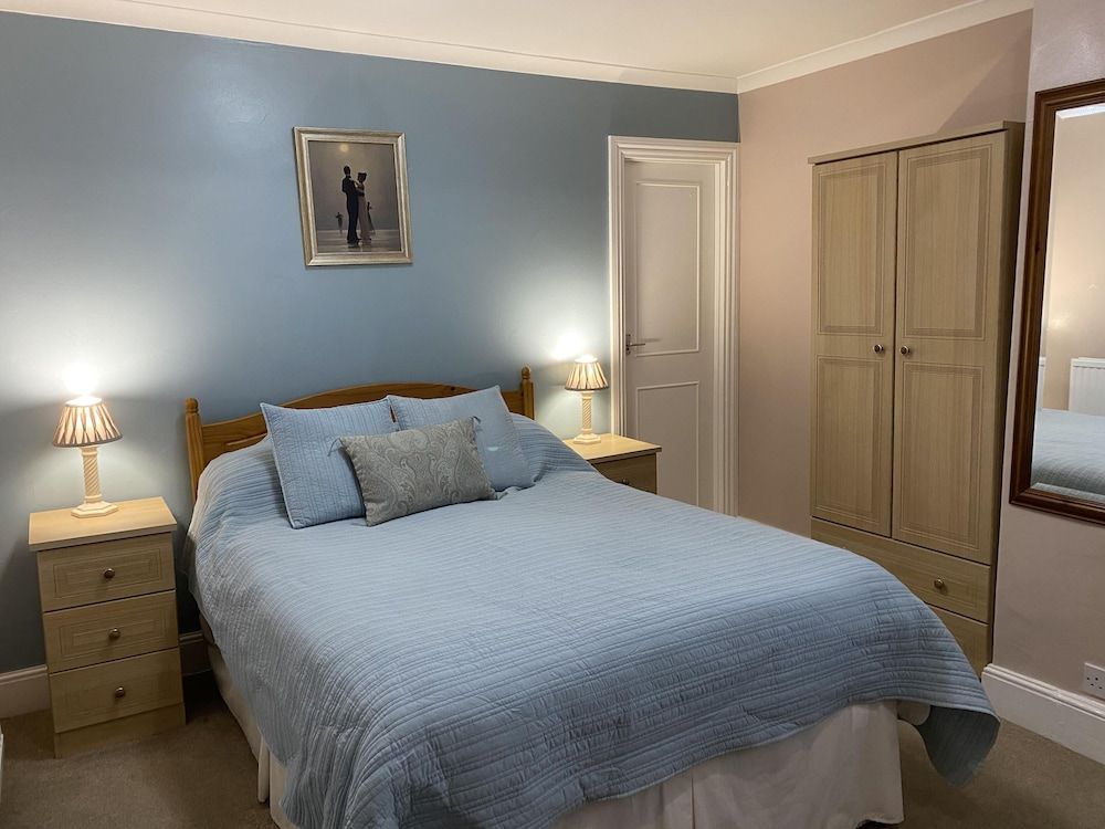 Classic Double Room, Ensuite, Garden View (Room 6)