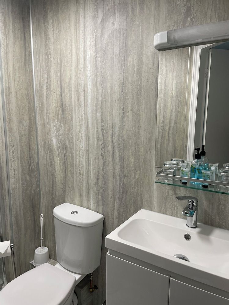 Twin Room (Room 6)