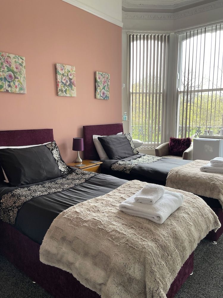 Twin Room, Garden View (Room 7)