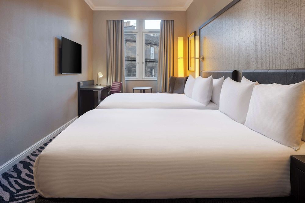 undefined DoubleTree by Hilton Edinburgh City Centre 7
