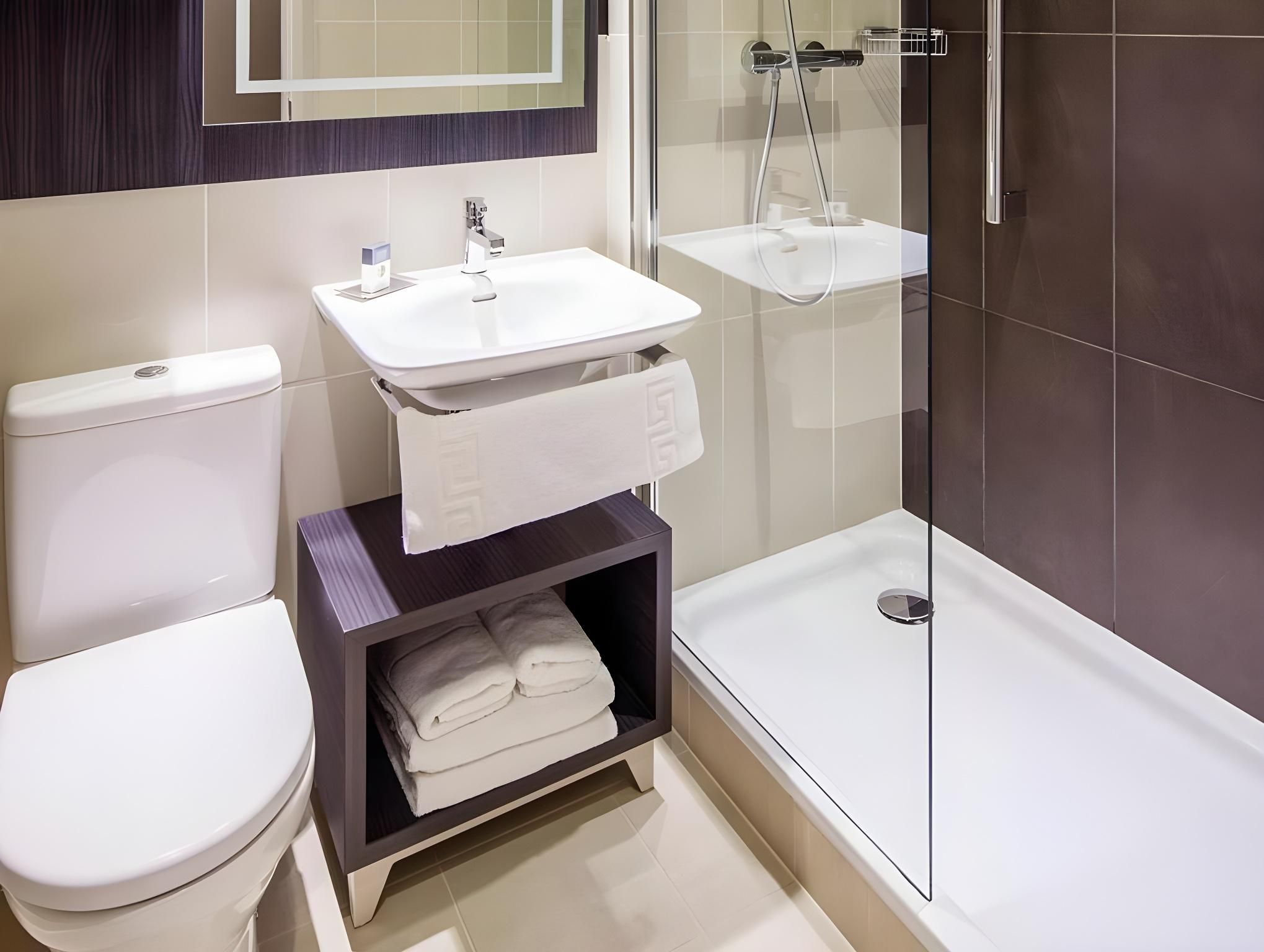 DoubleTree by Hilton Edinburgh City Centre Twin Guest Room two Single Beds 3